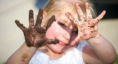Giunsa ang pag-undang sa mga ulod sa usa ka bata